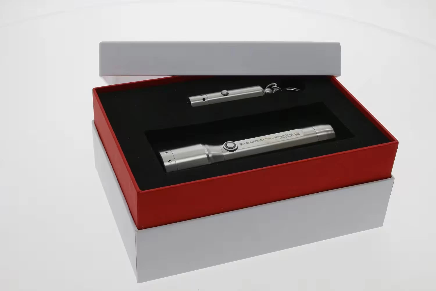 Linterna Ledlenser P5R Core y V8 "20 ANIVERSARIO" Edición Limitada en Acero Inoxidable