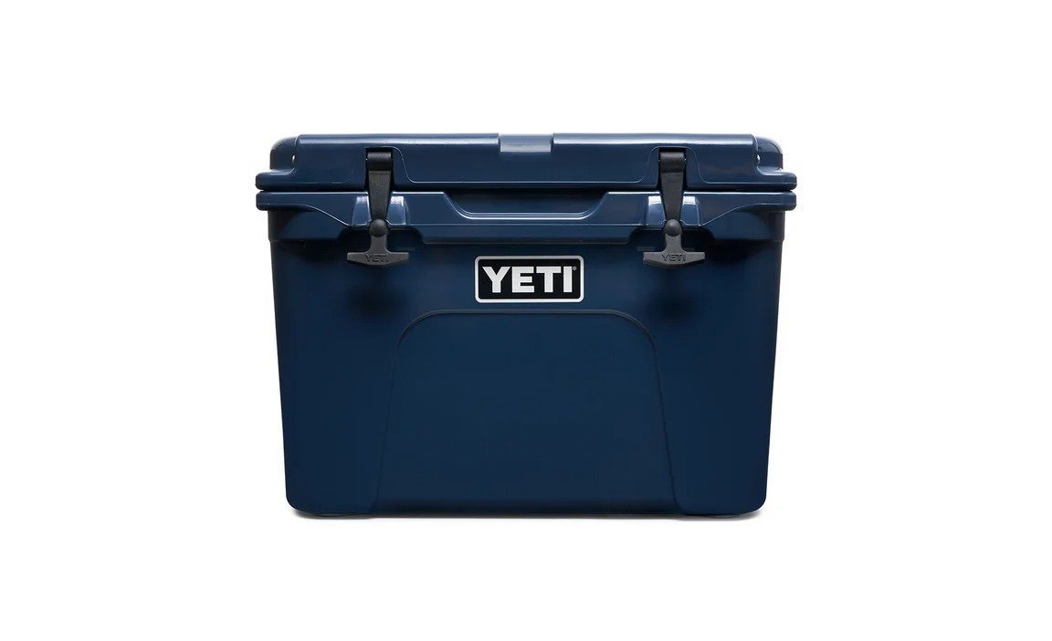 http://armeriapato.com/cdn/shop/products/191241-Navy-Hard-Coolers-Website-Assets-Studio-Tundra-35-Navy-Front-1680x1024_1024x1024_2x_045dc1c9-6874-4bcc-a070-68d6a1e12fe3.jpg?v=1637501752