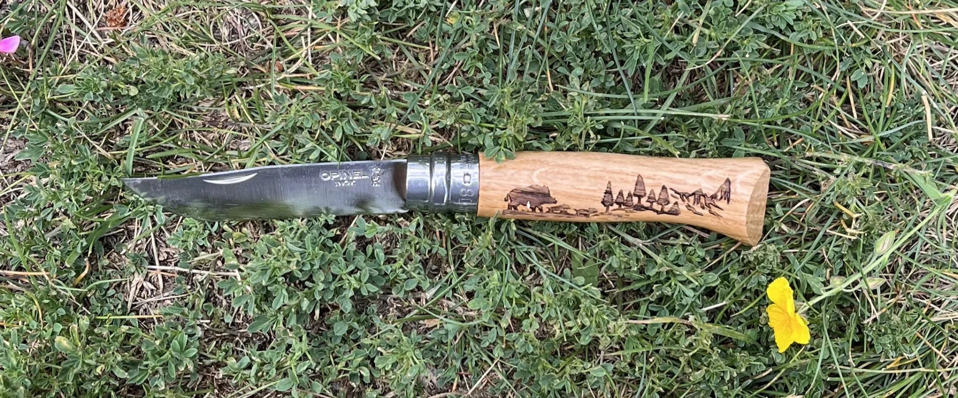 Navaja de Bolsillo Opinel N°08 con Grabado Animalia Jabalí