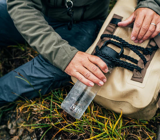 Botella de Agua YETI YONDER™ con Tapón YONDER™ TETHER