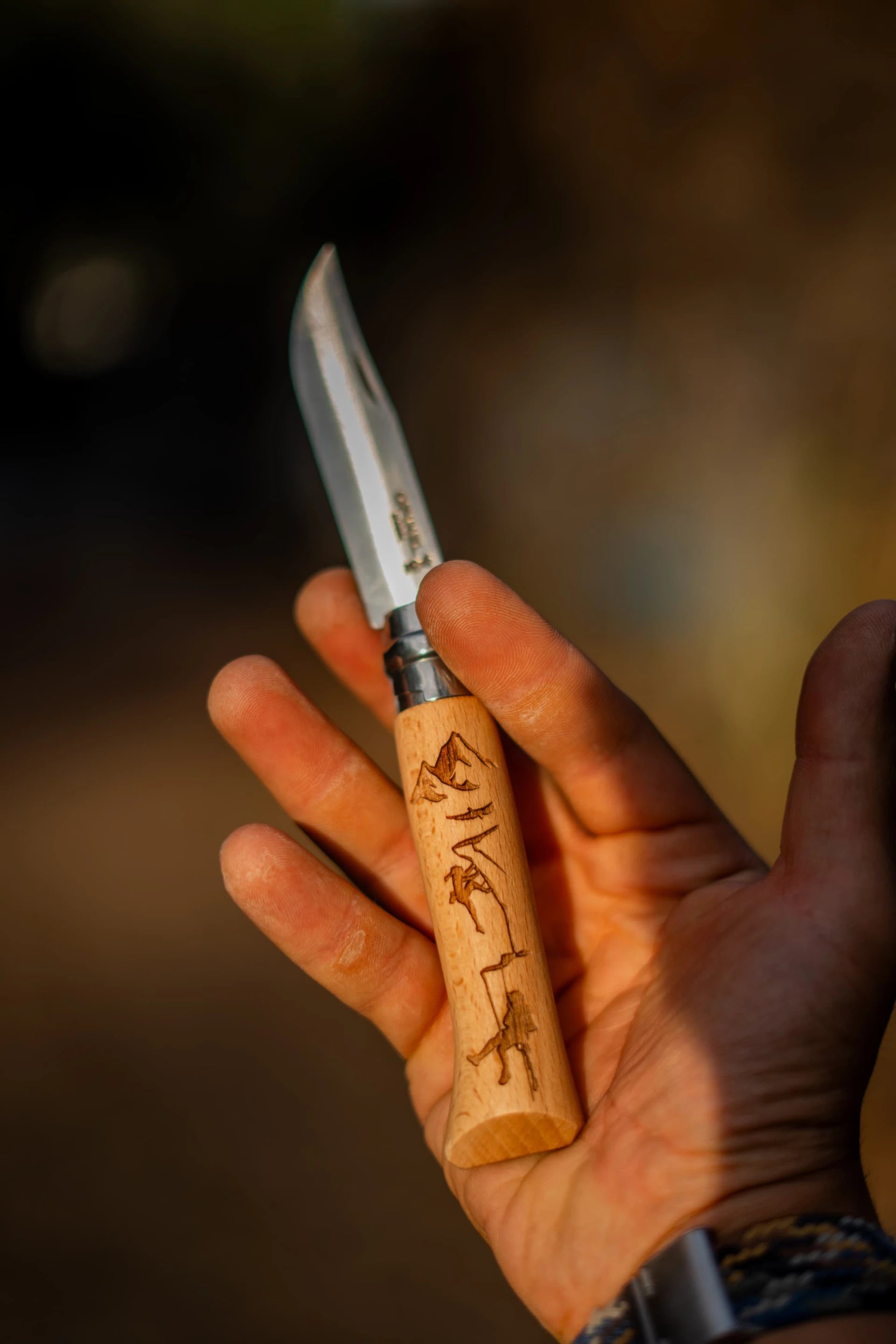 Navaja de Bolsillo Opinel N°08 con Grabado Escalada