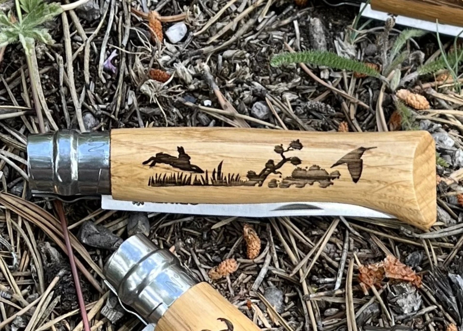 Navaja de Bolsillo Opinel N°08 con Grabado Animalia Liebre