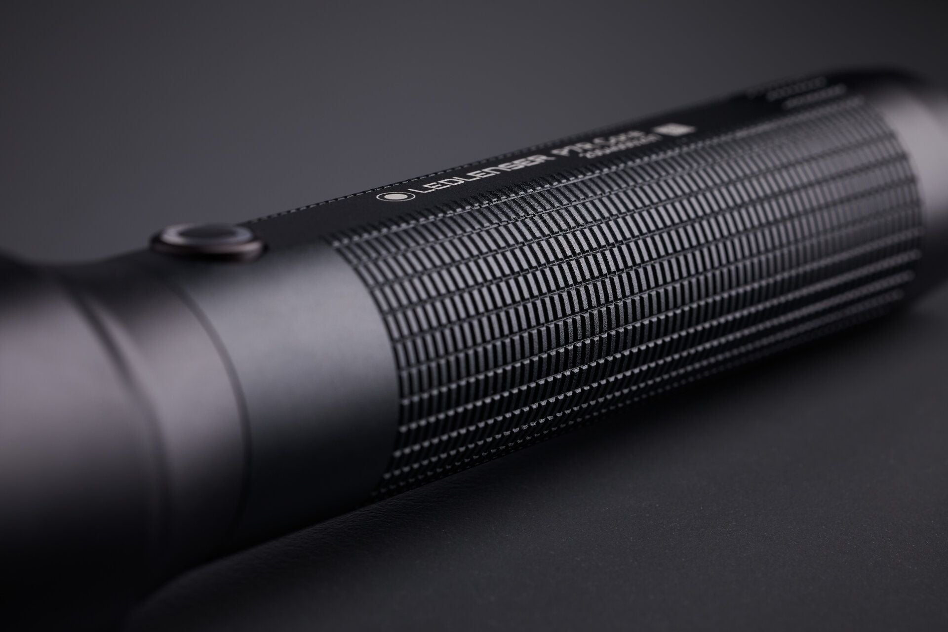 P7R Signature Flashlight