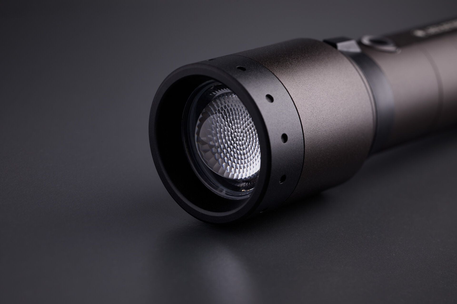 P7R Signature Flashlight