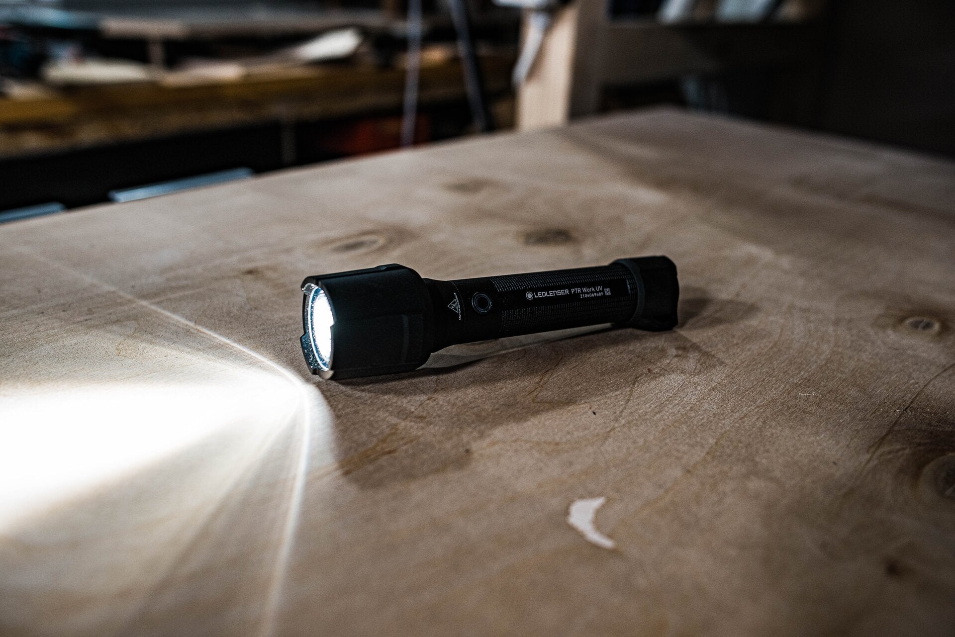 P7R Signature Flashlight
