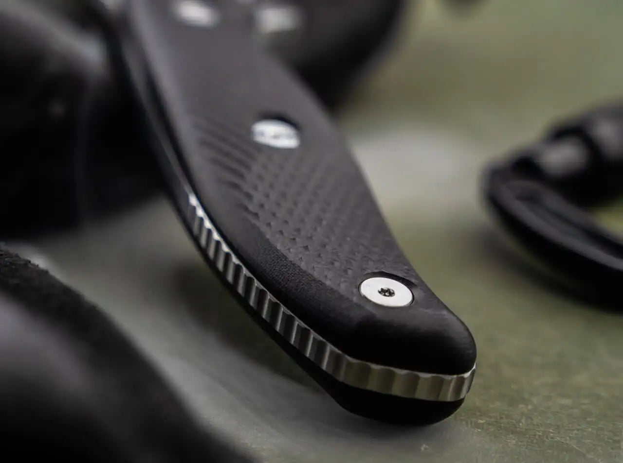 Cuchillo de Supervivencia Böker Magnum Collection 2025