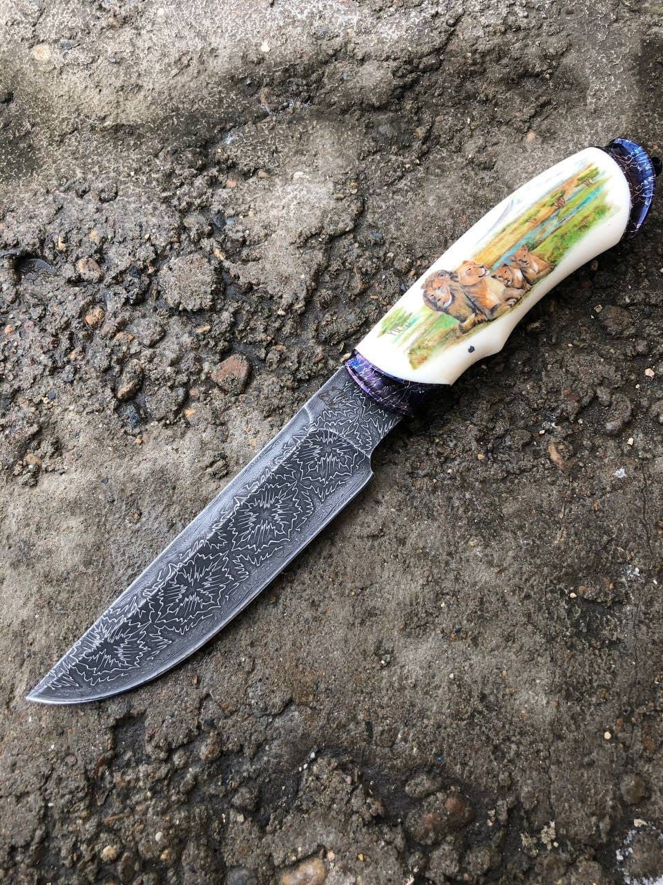 Hunting Knife in Mosaic Damascus Steel and Walrus Tusk Handle with Scrimshaw