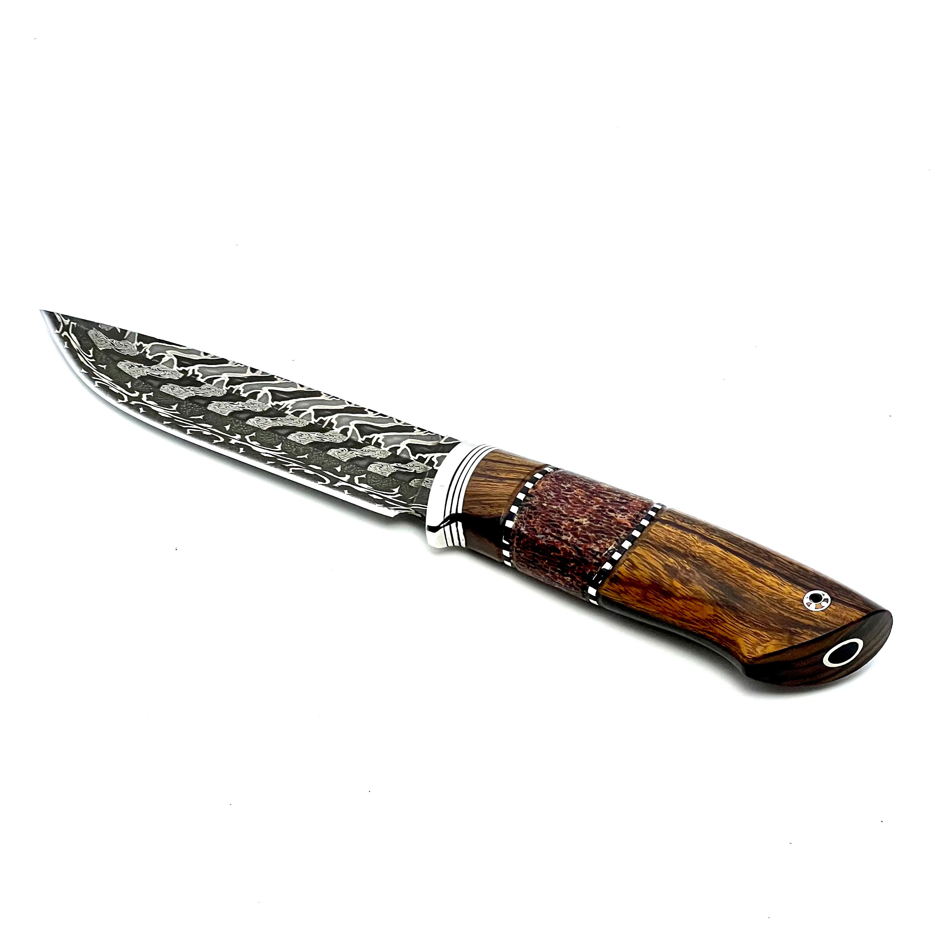 Cuchillo de Caza de Damasco Mosaico con Vértebra de Ballena y Madera de Ironwood