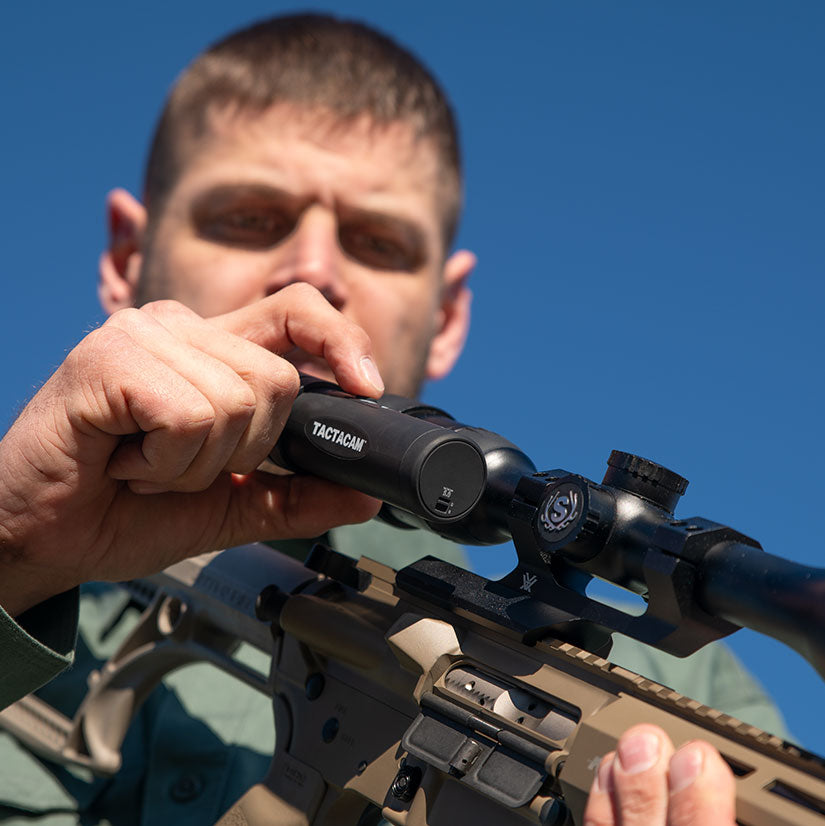 Tactacam Adaptador para Visor de Rifle Montado en Rifle Persona Comprobando